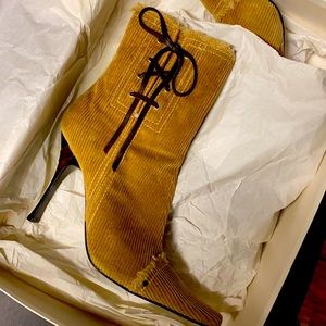 Theses shoes have never Been worn I do not trade